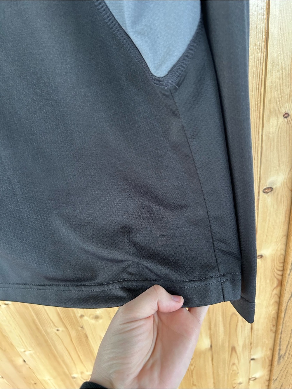 Women’s Anglur Long Sleeve Performance Tee in Black with Gray Accents Size Small - Picture 4 of 6